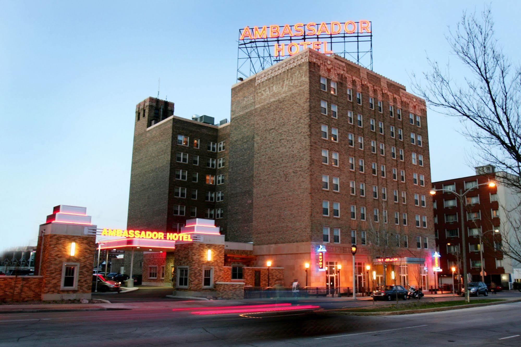 Ambassador Hotel Milwaukee, Trademark Collection By Wyndham Exterior photo